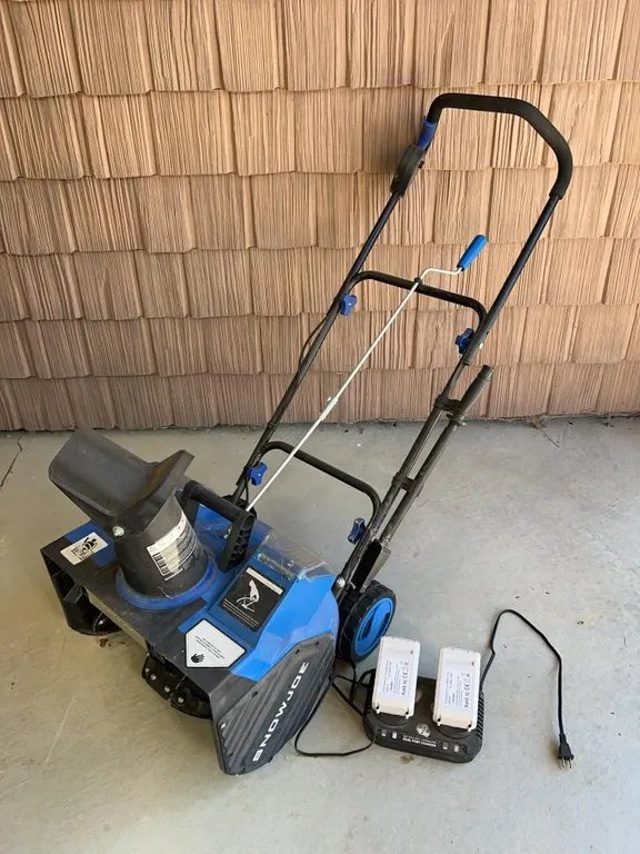 SnowJoe battery snow blower -Model 24V-X2-SB-18