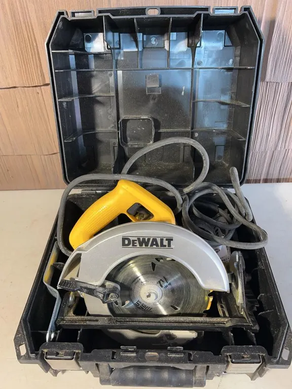 Dewalt 7 1/4" circular saw with case