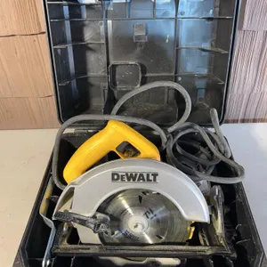 Dewalt 7 1/4"  circular saw with case