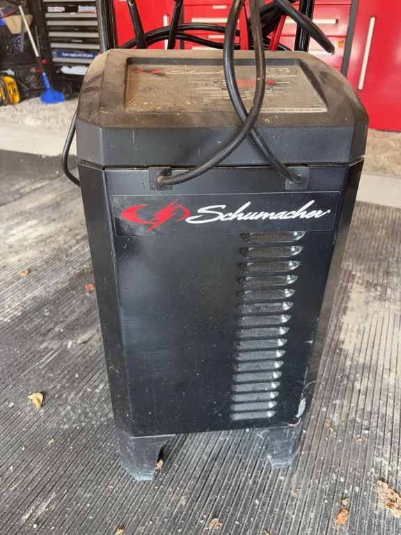 Schumacher Heavy Duty Battery Charger -Works
