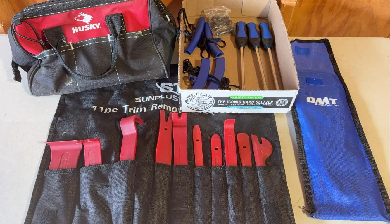 ST 11 pc. Trim Removal Tool Set & Tire Spoon & Rim Protector Kit w/ Husky Tool Bag