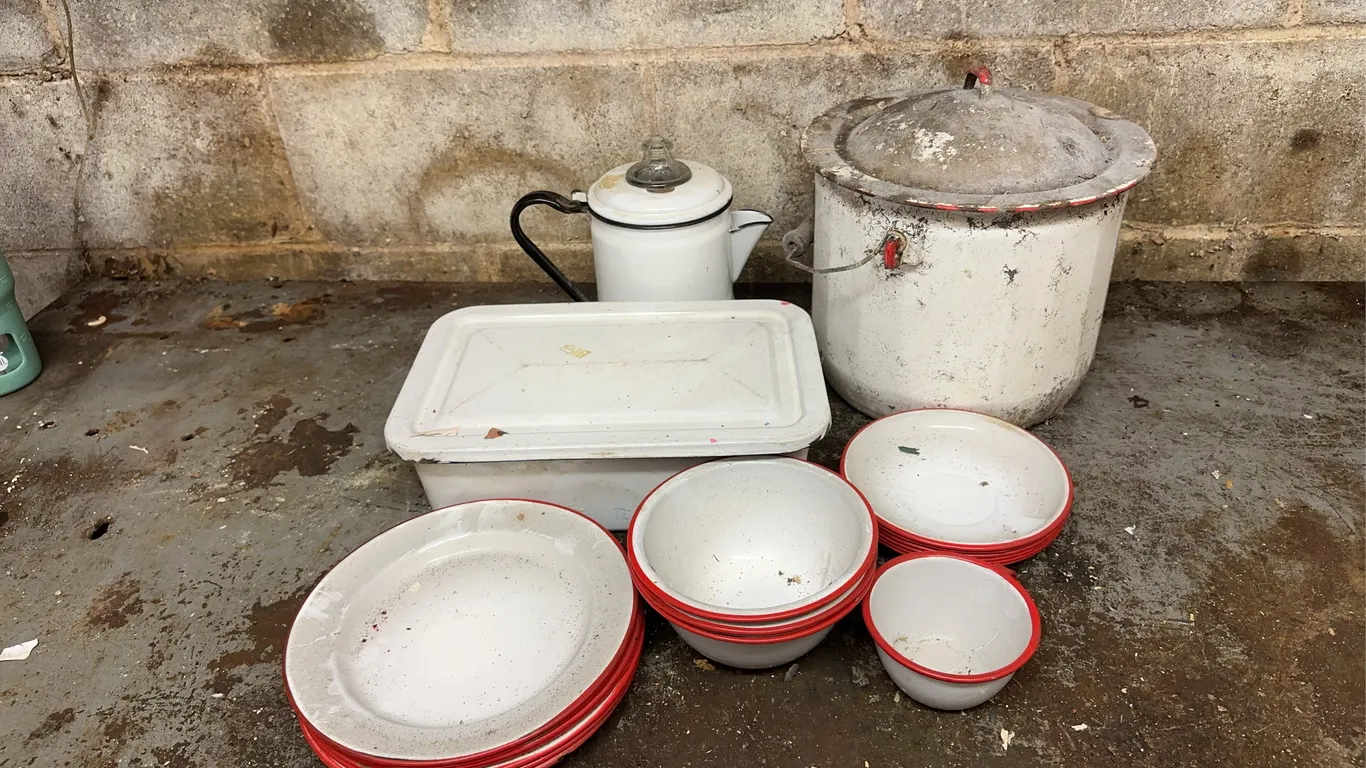 Lot of graniteware/enamelware