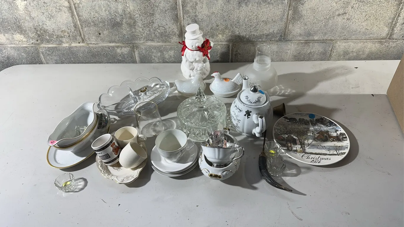 Large lot of glassware