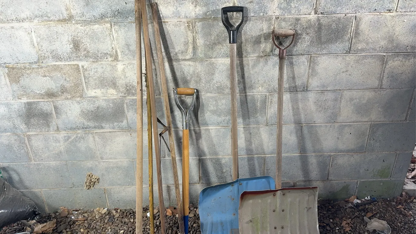 Snow shovels & extra handles