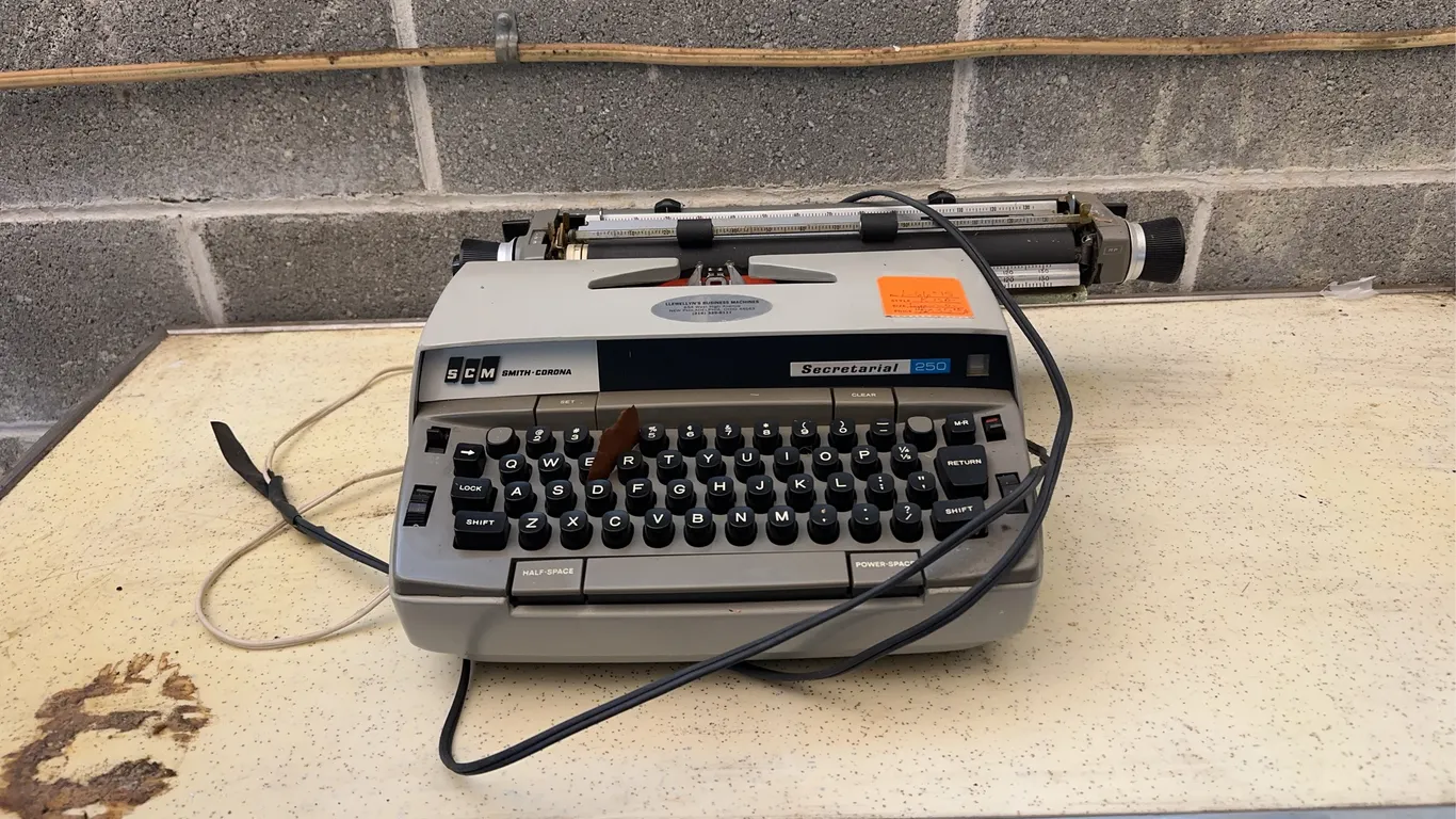 Electric typewriter