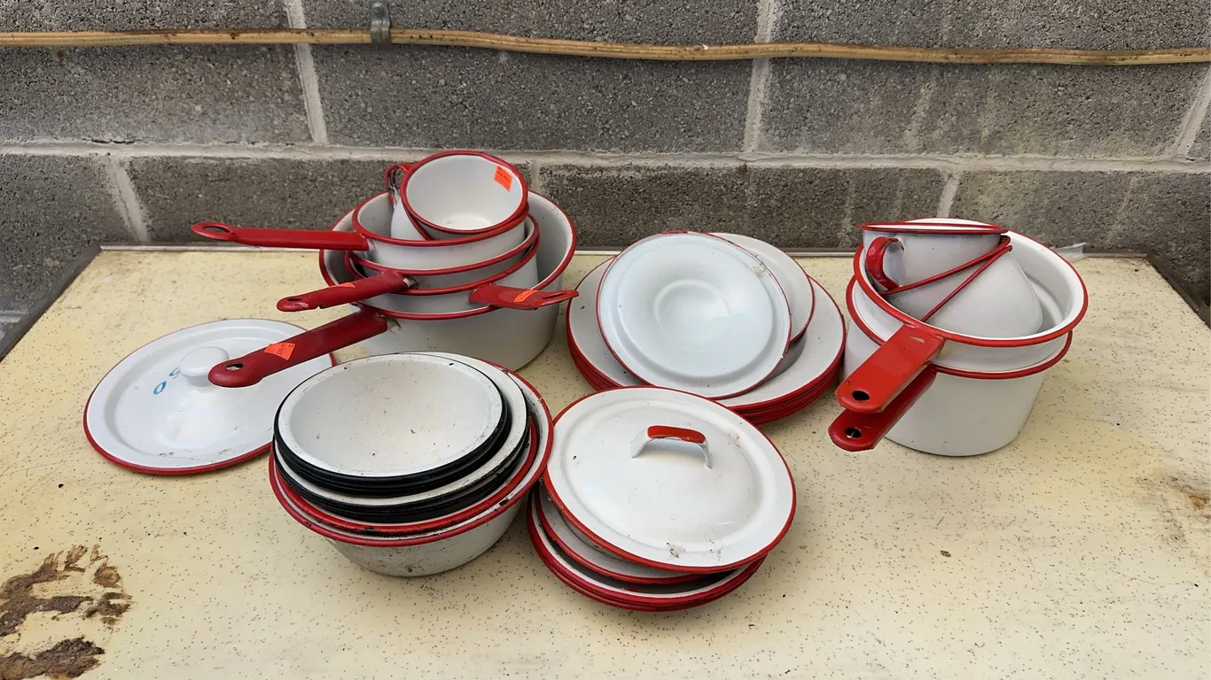 Lot of graniteware/enamelware
