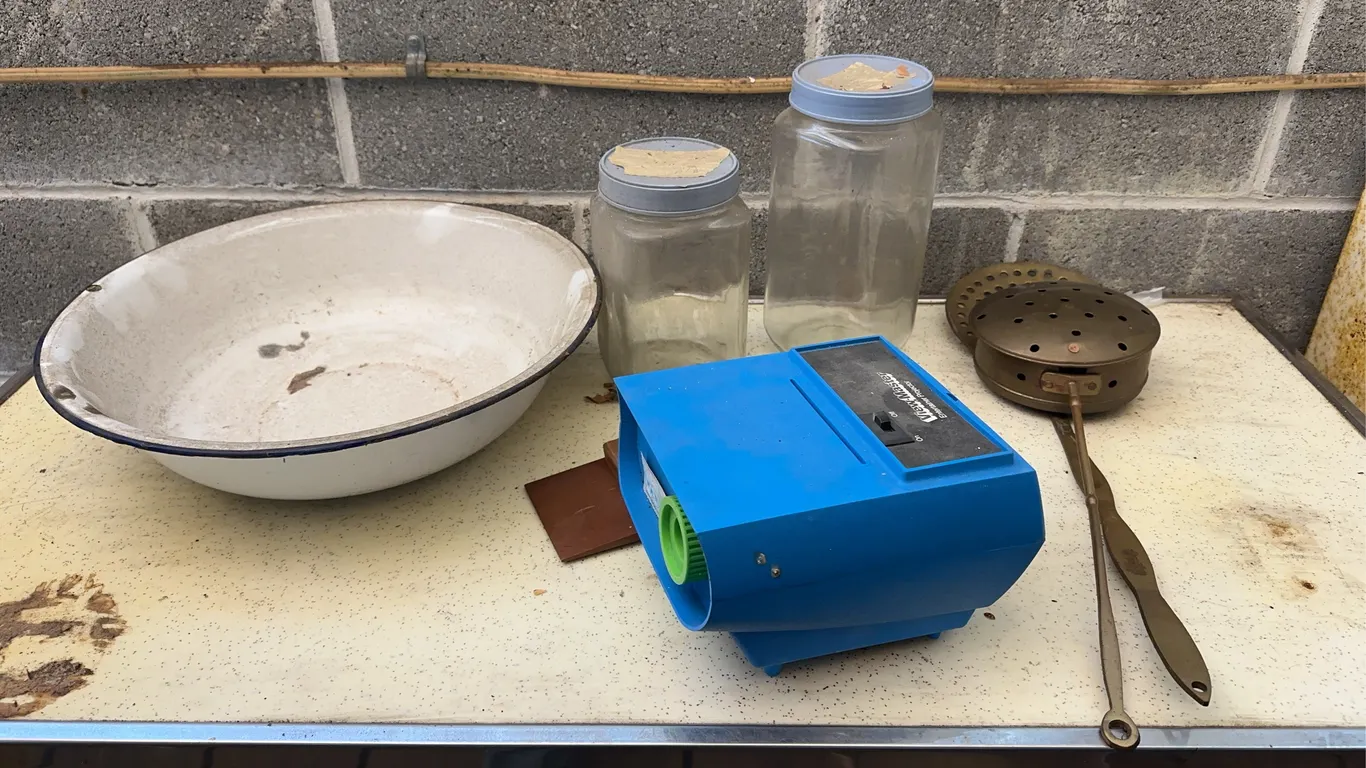 Granite bowl, view master & more