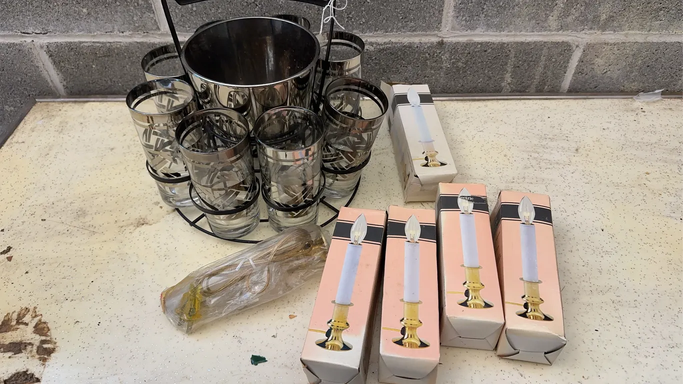 Electric welcome lamps & water glasses