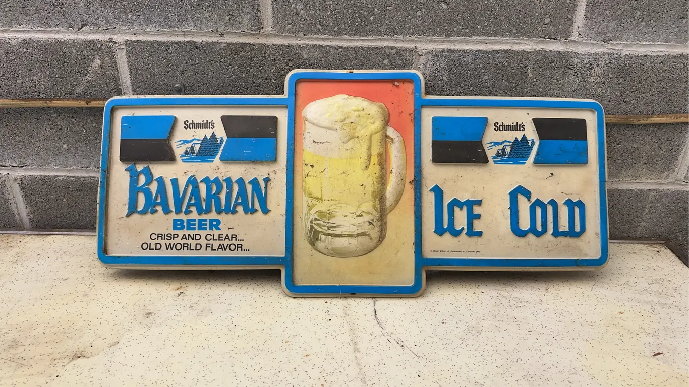 Plastic Schmidt�s Bavarian beer sign