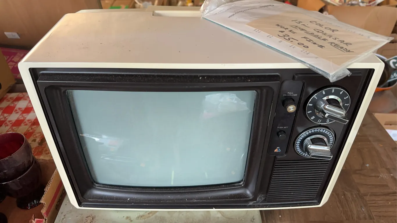 Vintage quasar tv
