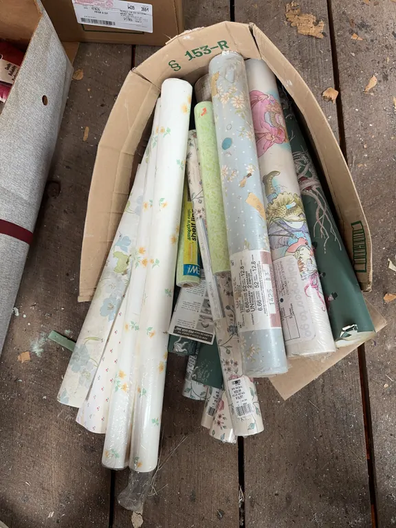 Large lot of assorted wallpaper