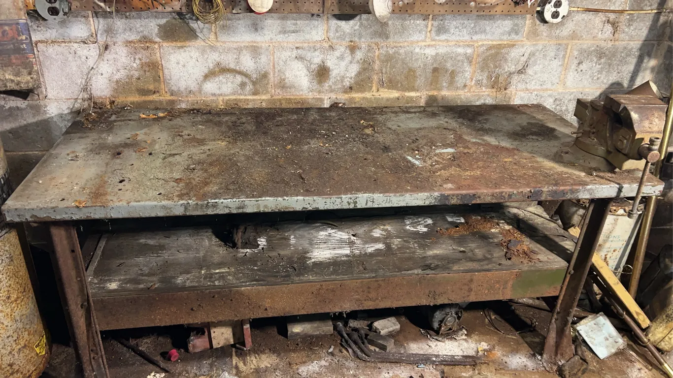 Metal Workbench 72�x29�x33� W/ 5� Bench Vise
