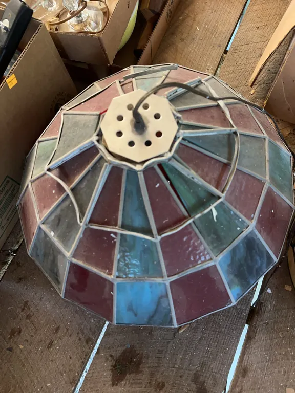 Tiffany style ceiling light ( light is broken )