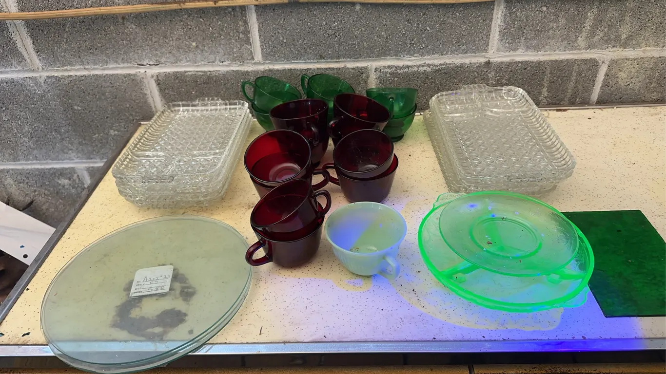 Uranium plates, ruby red cups & assorted glassware