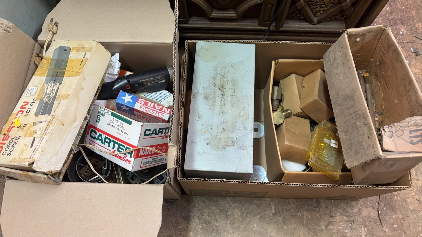 Organizer, contents & hardware