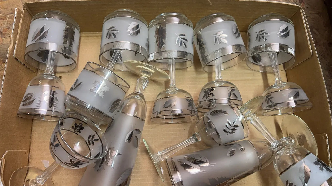 Assorted glasses in silver leaf pattern & basket