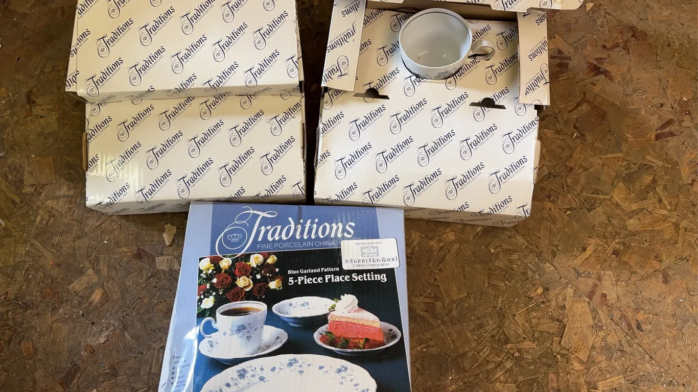 (3)- 5 piece place settings