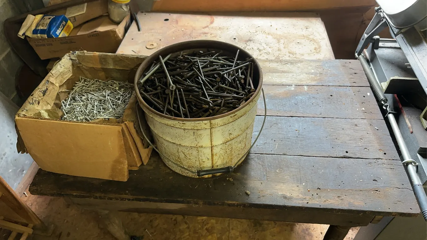 (1)- wooden stand (1)- metal stand & nails