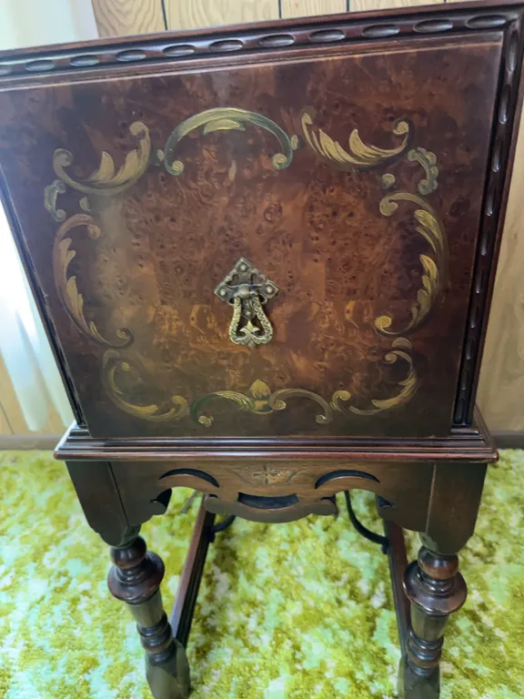 (2) Antique night stands (16x20.5x32.5)