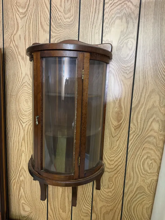 Curved curio cabinet