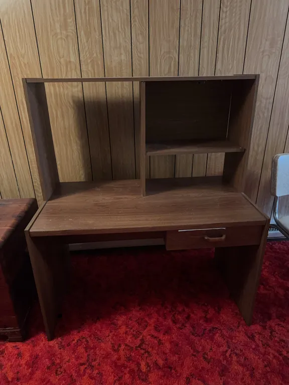 Desk and contents (24x43x50)