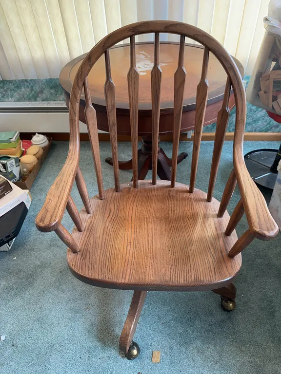 Chair and table (diameter 30 x26.5h