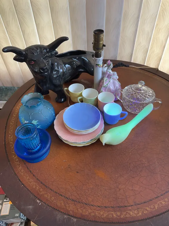 Uranium dove, uranium cups and saucers, lamp, glassware & more
