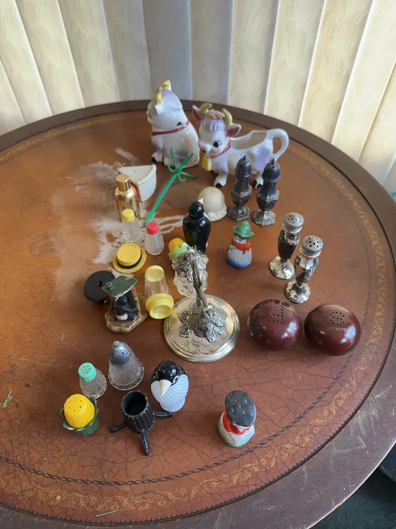 Salt & pepper shakers