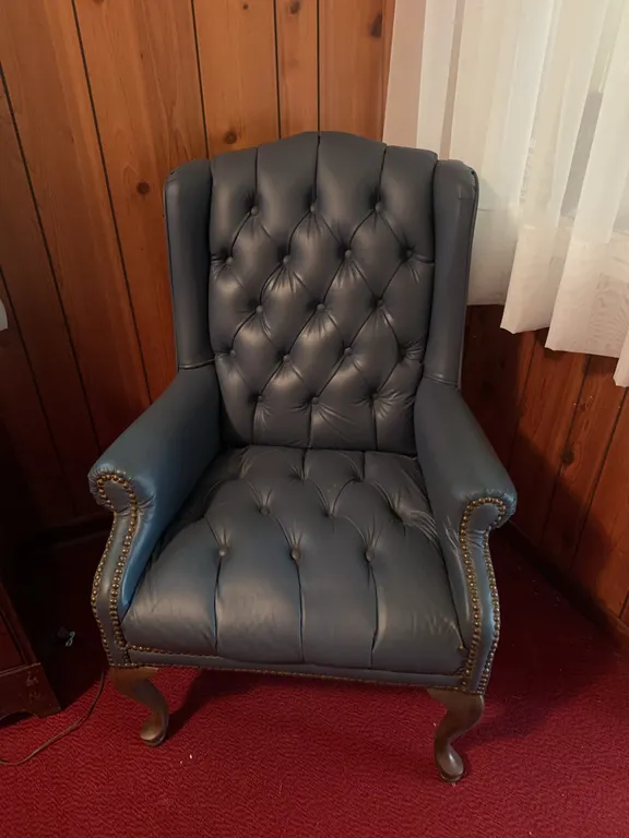 Upholstered chair (30�W x 31�L x 40.5�H)