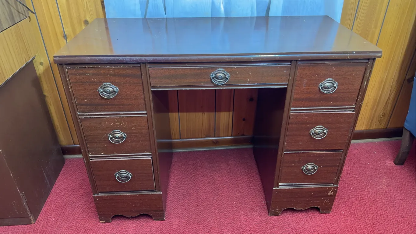 Small desk (18�W x 40�L x 30�H)