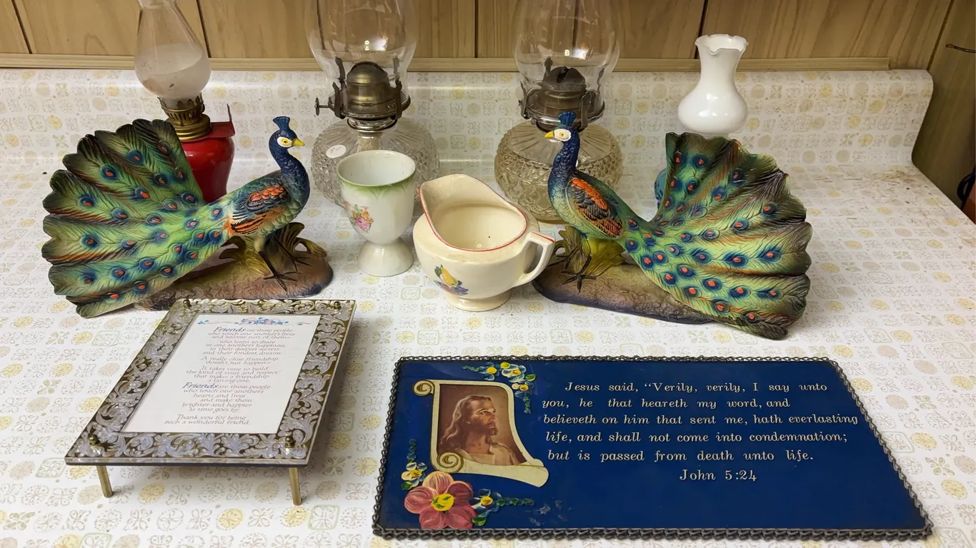 Oil lamps, decor & more