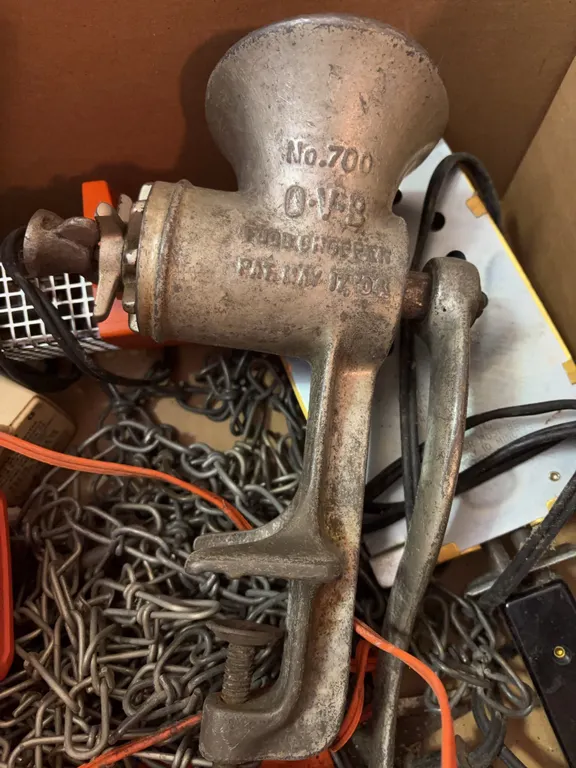 Meat grinder, light chain & more