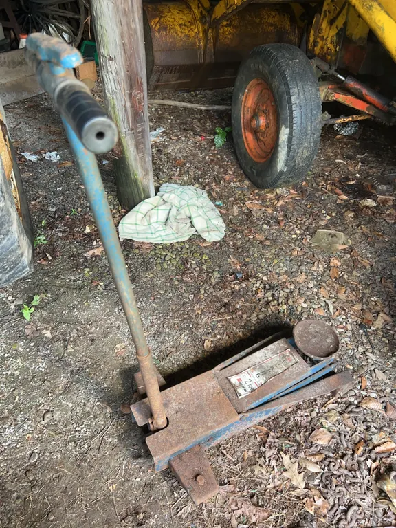 Vintage Viking Intermarket Model 31 2-Ton Heavy Duty Hydraulic Floor Jack