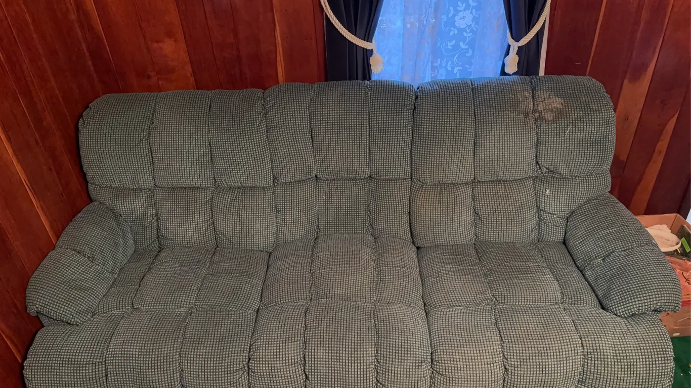 Couch (39�W x 88�L x 39�H