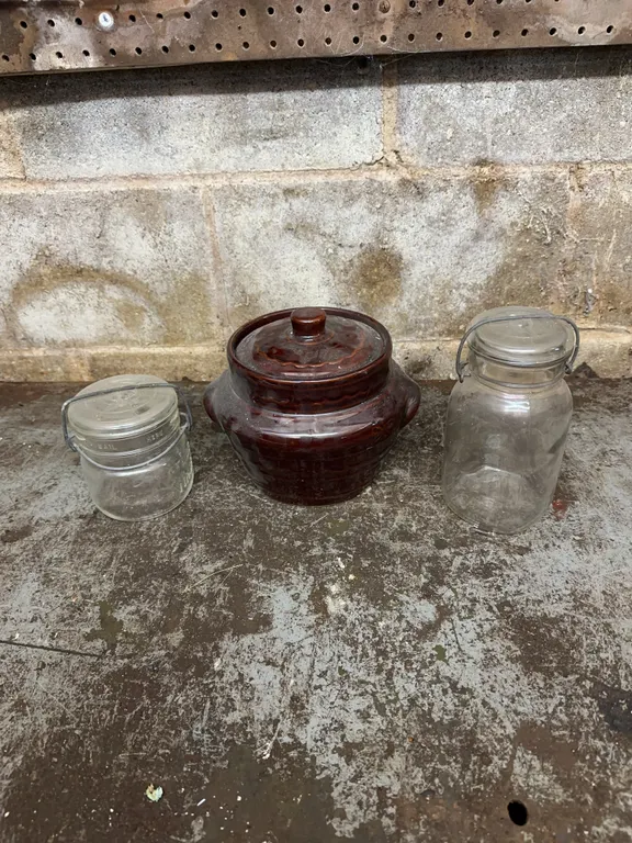 Stoneware & assorted glassware