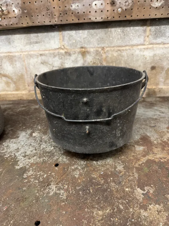 Cast iron kettle & granite pot