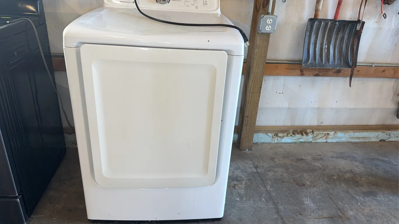 Samsung natural gas dryer, 42"x 26" has some dents