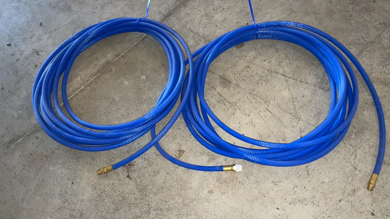 2 air hoses