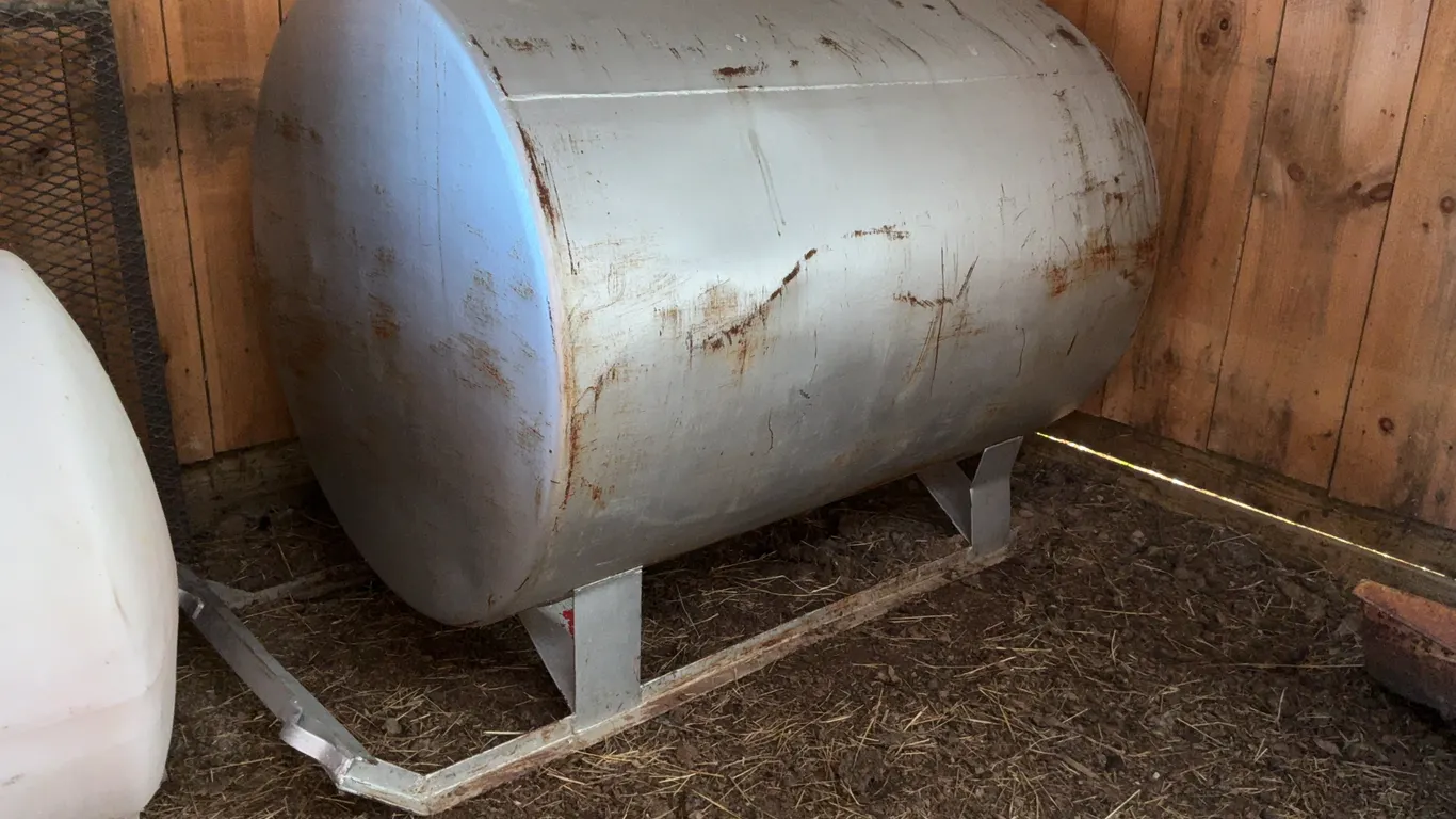 500 Gallon Portable fuel tank 5.5'