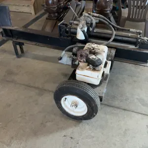 Log splitter w/ Briggs motor, sat for a while, as is