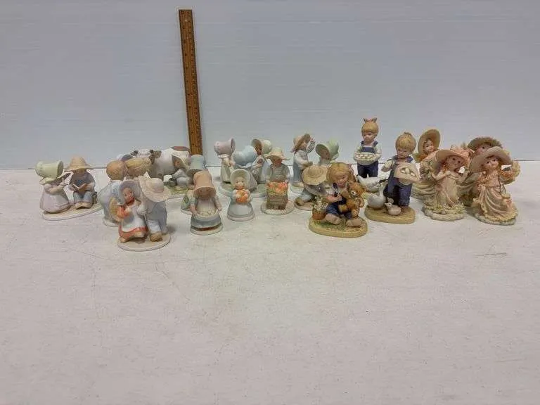 Assortment of Circle of Friends figurines