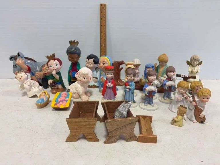 Vintage hand painted & other Nativity figurines- some broken pieces
