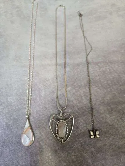 (3) vintage pendant necklaces