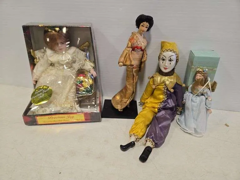 Assortment of porcelain dolls- includes Cinderella