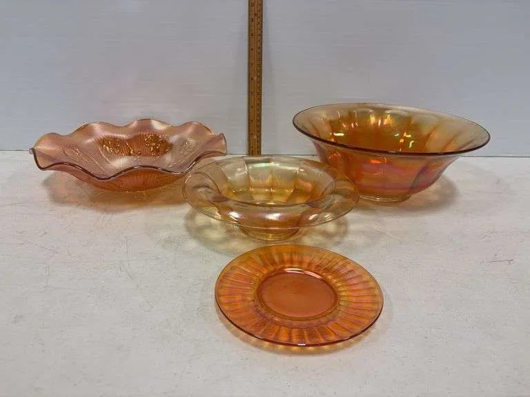 Assortment of Carnival bowls & plate