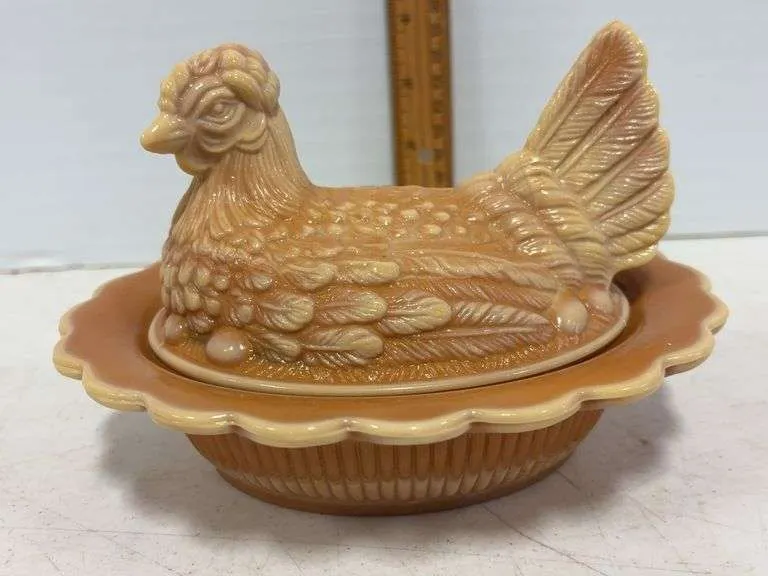 Slag glass hen on a nest