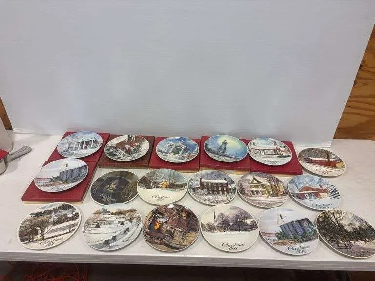 Smuckers Christmas plates- some w/ boxes