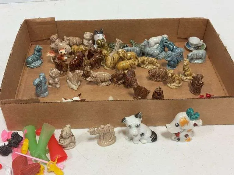 Assortment of wade figurines & misc