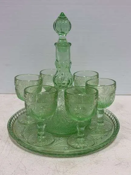 Tiara green wine decanter glass set