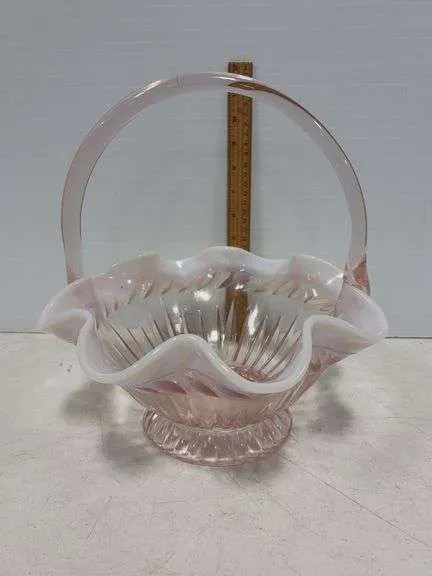 Tiara pink opalescent basket
